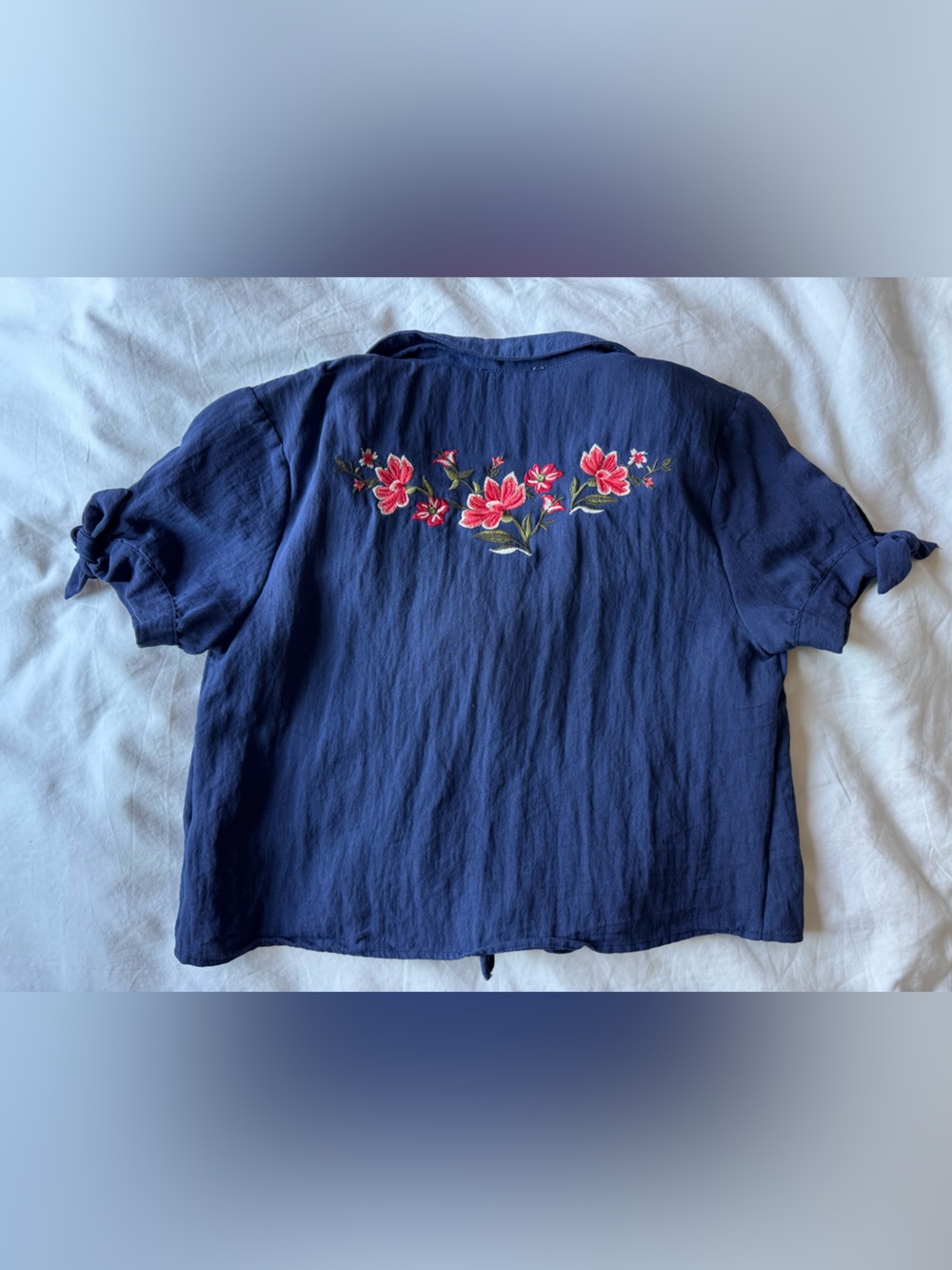 Embroidered button down crop - Picture 2 of 5